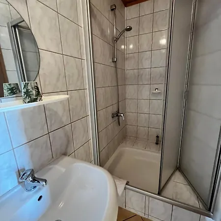 Zur Henne Hotel *
